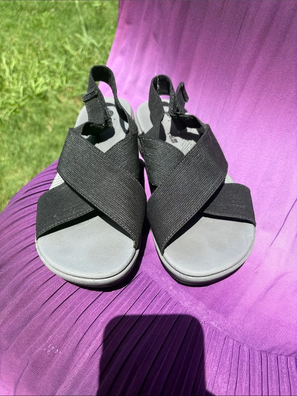Clarks Black Crossover Sandals with Gray Footbed - Picture 4 of 11